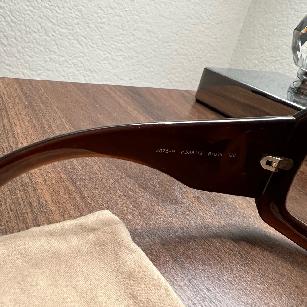 Chanel sunglasses brown tortoiseshell acetate interlocking CC logo. CH 5070)